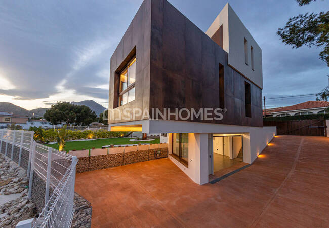 Benidorm Alicante'de Panoramik Manzaralı Lüks Villa 37