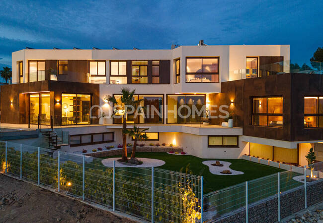 Benidorm Alicante'de Panoramik Manzaralı Lüks Villa 48