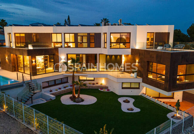 Benidorm Alicante'de Panoramik Manzaralı Lüks Villa 49