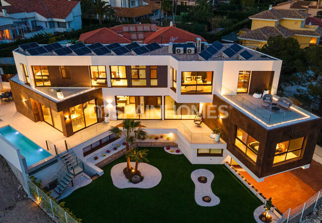 Benidorm Alicante'de Panoramik Manzaralı Lüks Villa 50