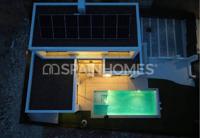 منازل حديثة مع مسابح خاصة في ألفاز ديل بي 8