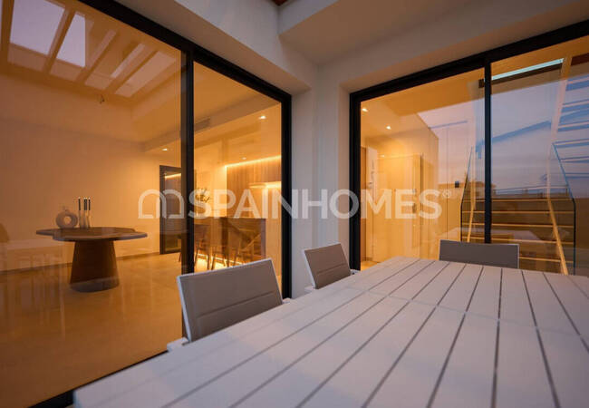 منازل حديثة مع مسابح خاصة في ألفاز ديل بي 11