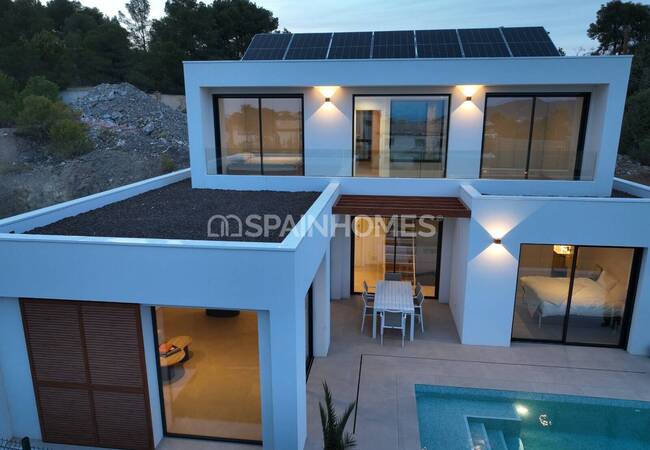 منازل حديثة مع مسابح خاصة في ألفاز ديل بي 3