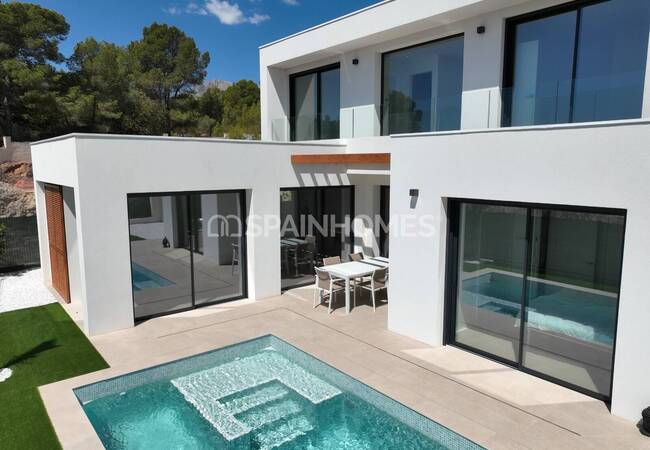 منازل حديثة مع مسابح خاصة في ألفاز ديل بي 1