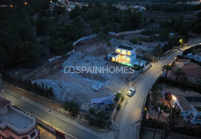 منازل حديثة مع مسابح خاصة في ألفاز ديل بي 4