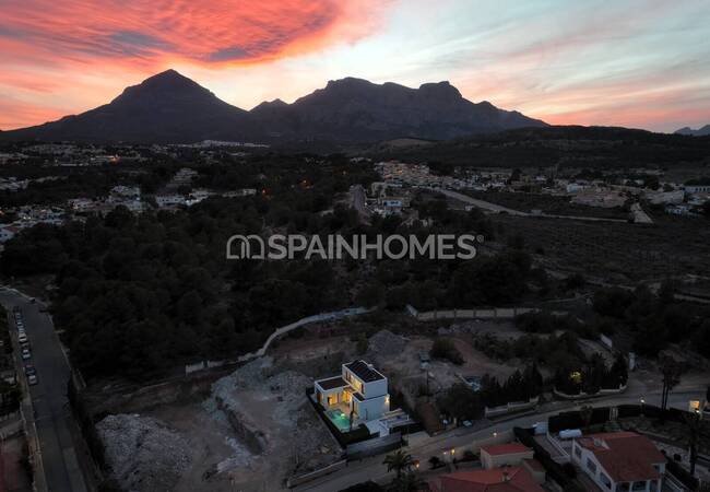 منازل حديثة مع مسابح خاصة في ألفاز ديل بي 5