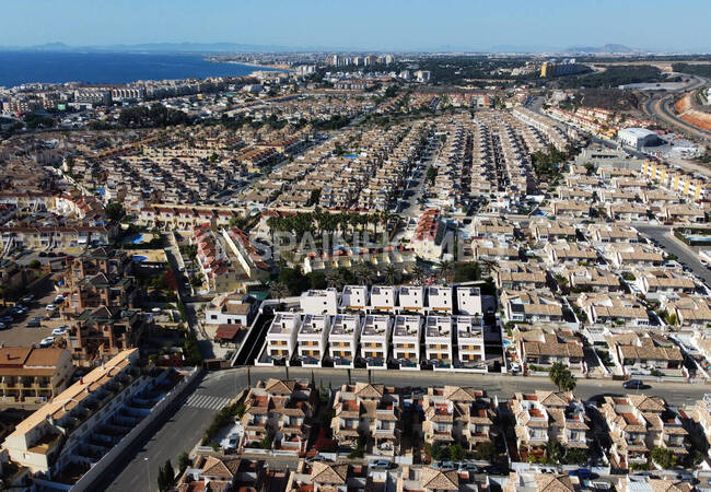 Stilvolle Häuser Mit Pools In Strandnähe In La Zenia Orihuela 8