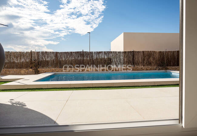 Detached Houses with Pools Near the Golf Course in Alicante Finestrat 2