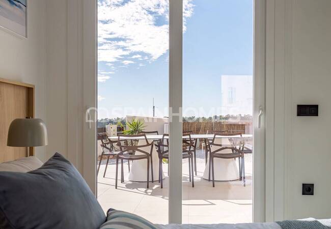 Detached Houses with Pools Near the Golf Course in Alicante Finestrat 3