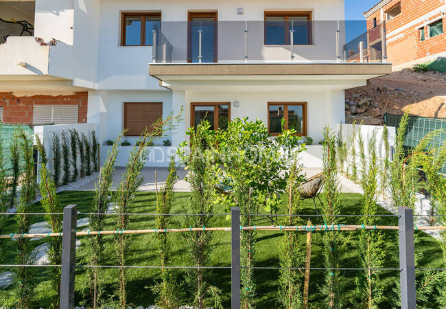 Alicante La Nucia'da Havuzlu Sitede Şık Yarı Müstakil Villalar 10