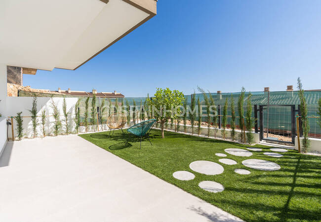 Alicante La Nucia'da Havuzlu Sitede Şık Yarı Müstakil Villalar 12