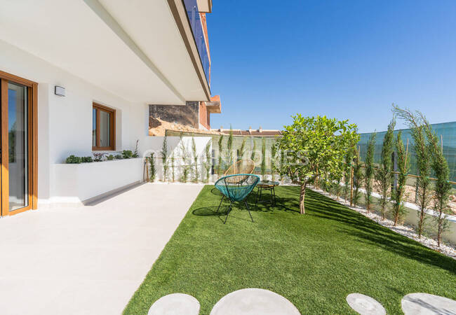 Alicante La Nucia'da Havuzlu Sitede Şık Yarı Müstakil Villalar 11
