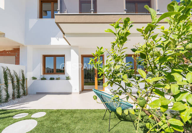 Alicante La Nucia'da Havuzlu Sitede Şık Yarı Müstakil Villalar 9