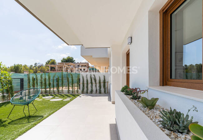 Alicante La Nucia'da Havuzlu Sitede Şık Yarı Müstakil Villalar 14