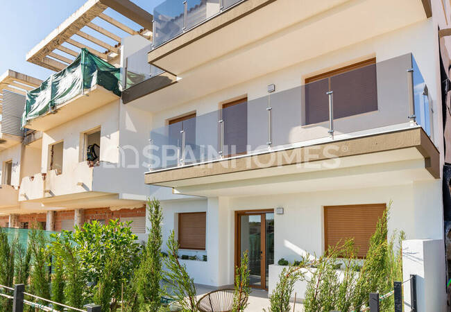 Alicante La Nucia'da Havuzlu Sitede Şık Yarı Müstakil Villalar 4