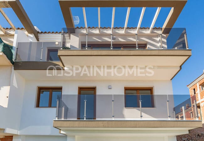 Alicante La Nucia'da Havuzlu Sitede Şık Yarı Müstakil Villalar 2