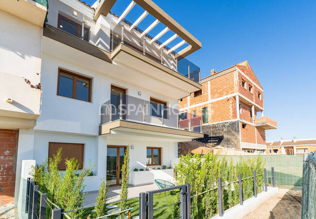 Alicante La Nucia'da Havuzlu Sitede Şık Yarı Müstakil Villalar 5