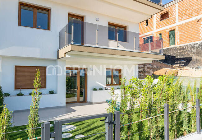 Alicante La Nucia'da Havuzlu Sitede Şık Yarı Müstakil Villalar 6