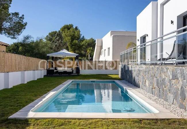 Altea Santa Clara'da Müstakil Şık Tasarımlı Villa 4