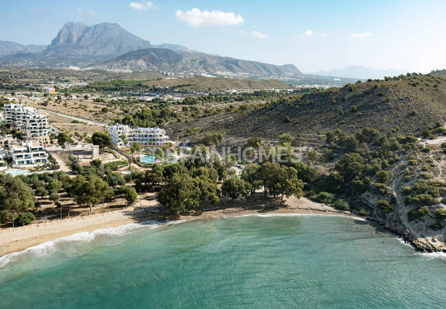 Stylish Beachfront Flats with Communal Pool in Alicante Vilajoyosa 3