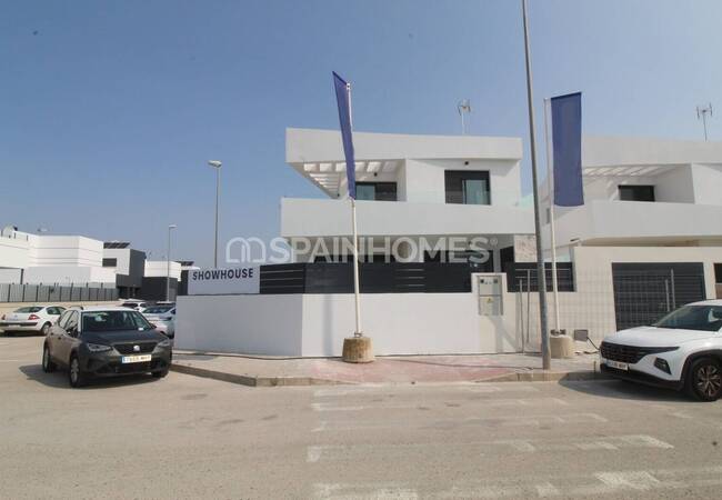 3-bedroom Houses with Swimming Pools in Dolores Alicante 1