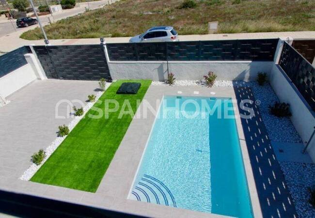 Spacious 3-bedroom Villas with Pools and Parking in Aspe Alicante 4