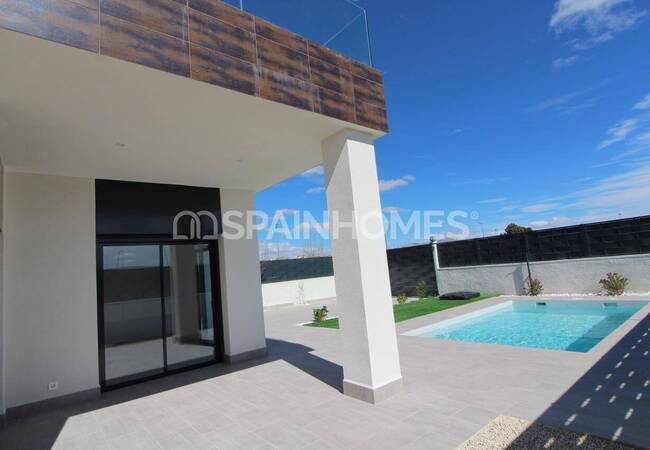 Spacious 3-bedroom Villas with Pools and Parking in Aspe Alicante 2