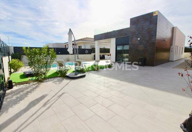 Spacious 3-bedroom Villas with Pools and Parking in Aspe Alicante 1