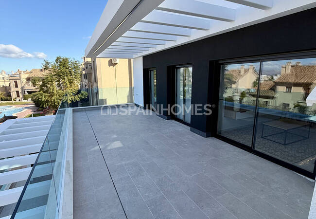 2-bedroom Golf Flats in a Complex with Pool in Algorfa Alicante 2