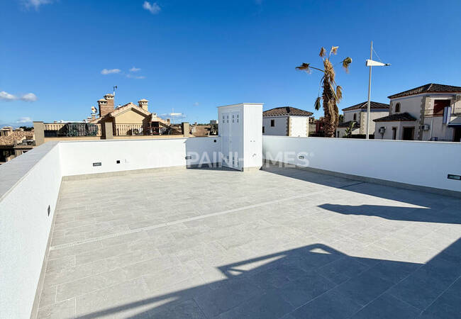 2-bedroom Golf Flats in a Complex with Pool in Algorfa Alicante 4