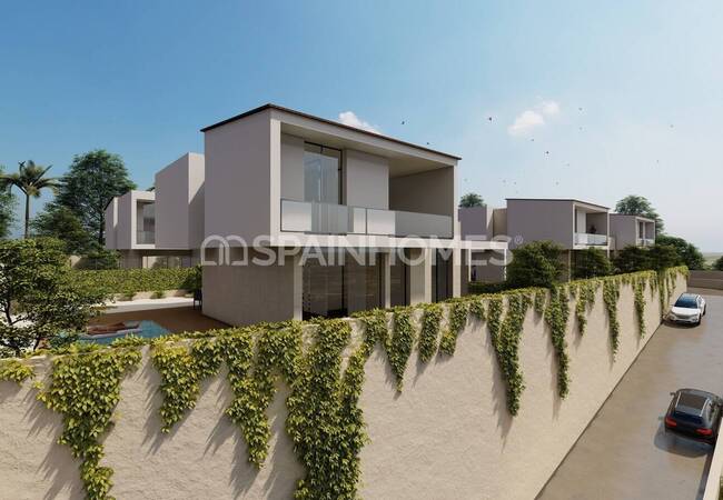 Homes with Pools Near the Beach in La Nucia Alicante 4