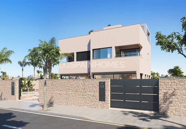 Luxury Townhouses Near Las Higuericas Beach in Pilar De La Horadada 3
