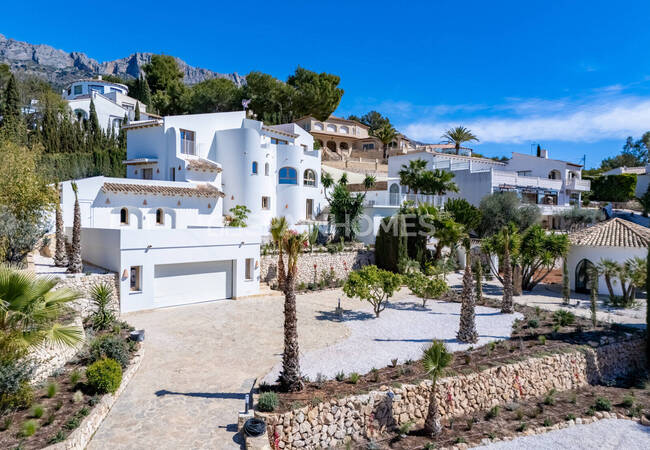 Spacious Eco-friendly House with Skyline and Sea Views in Altea