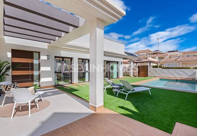 Stylish 3-bedroom House with Pool in Ciudad Quesada 1