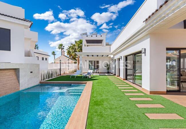 Stylish 3-bedroom House with Pool in Ciudad Quesada 3