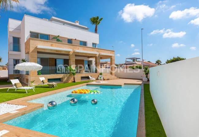 Villas Con Piscina Y Solárium En Ciudad Quesada