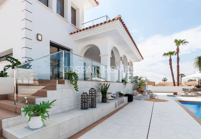 Ciudad Quesada'da Havuzlu ve Teraslı Villa 1