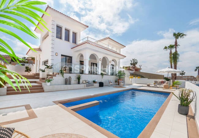 Ciudad Quesada'da Havuzlu ve Teraslı Villa