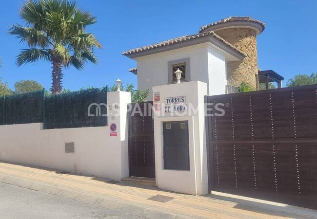 Detached Mediterranean House with Pool in Finestrat