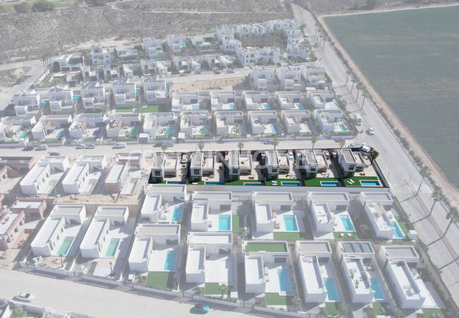 منازل أنيقة مطلة على البحر الأبيض المتوسط مع إطلالات على الجولف والطبيعة في الجورفا 10