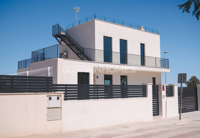 Потрясающий дом с частным бассейном и садом в Полопе 2