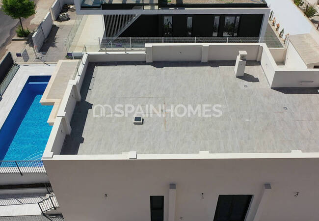 Современный отдельно стоящий дом с бассейном и видом на горы в Полопе 8