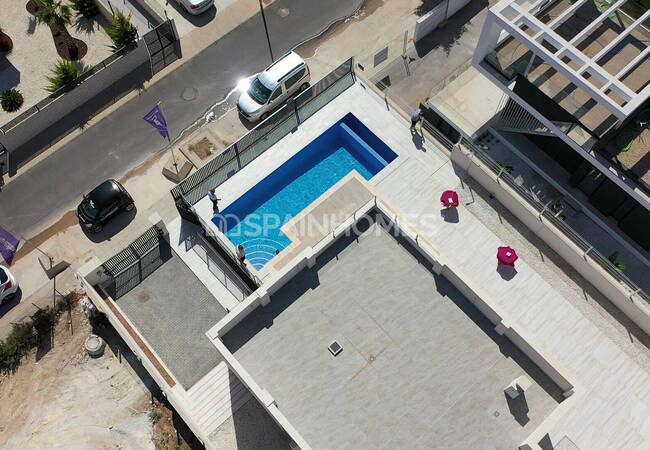 Современный отдельно стоящий дом с бассейном и видом на горы в Полопе 6