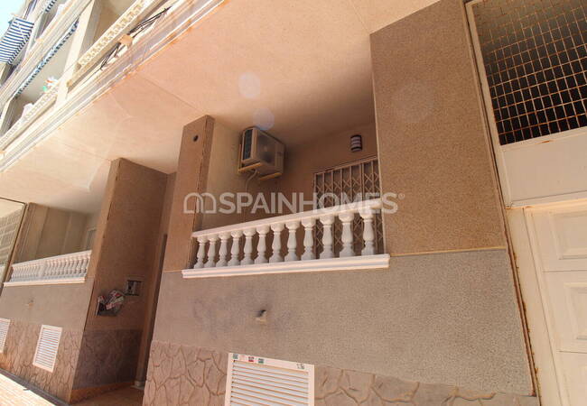 Torrevieja'da Denize Yakın, Verandalı ve Balkonlu Daire 2