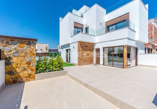 Benijófar Alicante'de Havuzlu ve Güneşlenme Teraslı Şık Evler