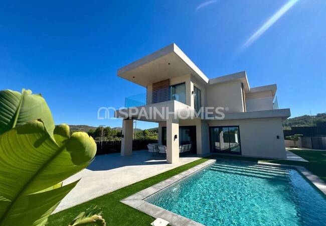 Villa Mit 4 Schlafzimmern, Pool Und Garten In Alicante Biar