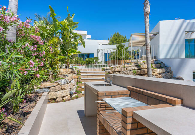 Las Colinas Golf'te Güney-batı Cepheli Şık Ev 7