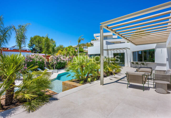 Las Colinas Golf'te Güney-batı Cepheli Şık Ev 5