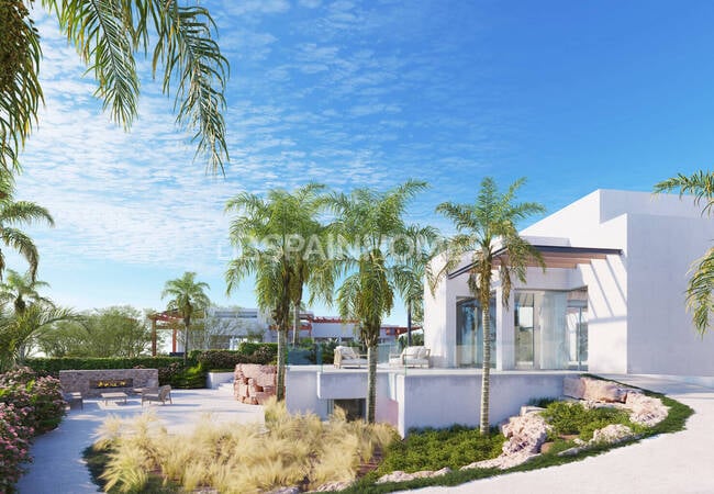 Elegante Casa Con Orientación Suroeste En Las Colinas Golf 1