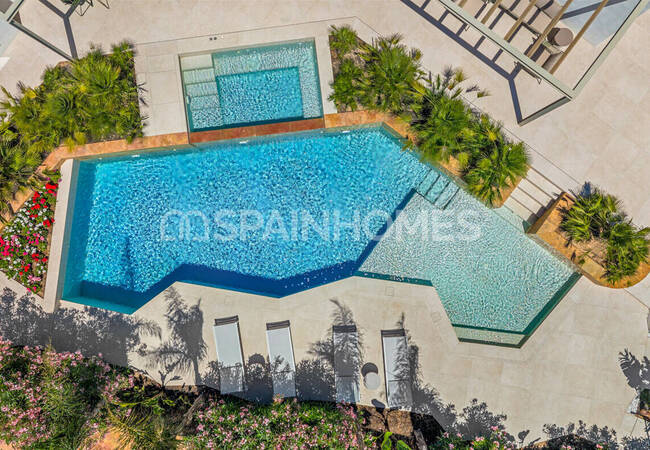 Las Colinas Golf'te Güney-batı Cepheli Şık Ev 6
